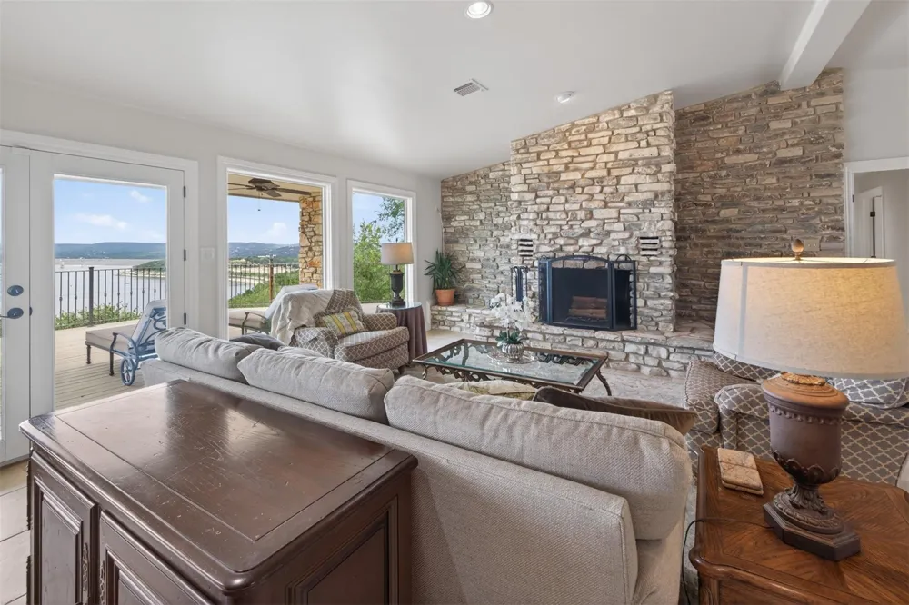 955 Skyline Drive Canyon Lake, TX 78133
