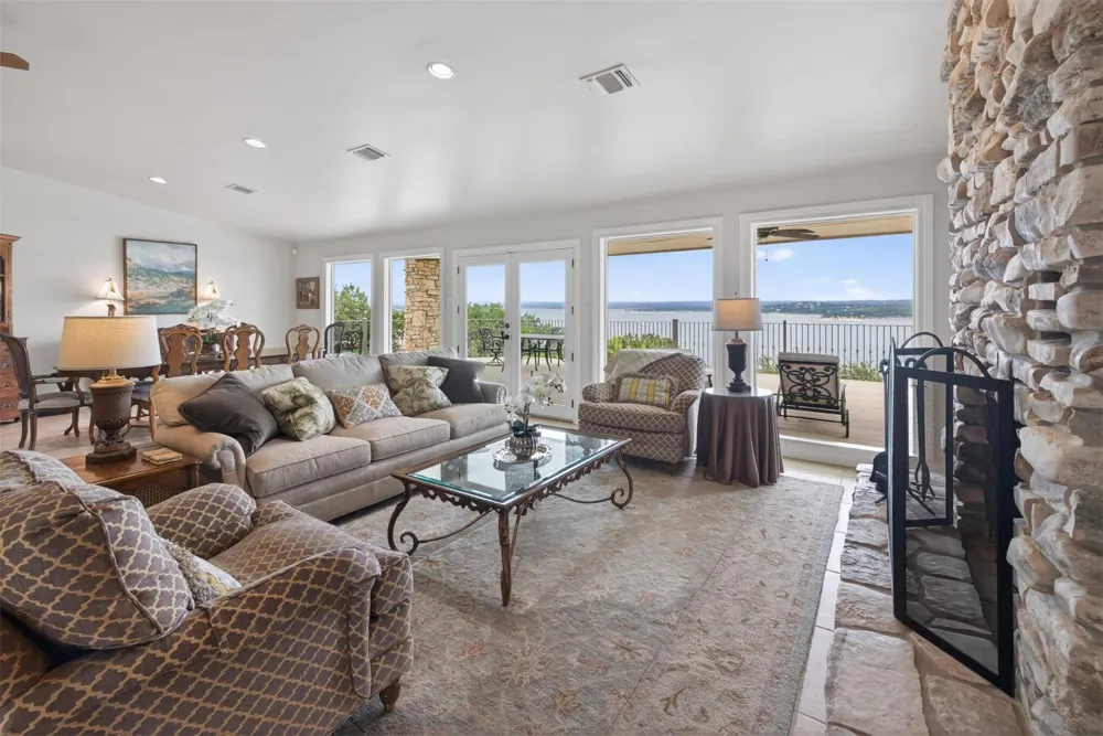 955 Skyline Drive Canyon Lake, TX 78133
