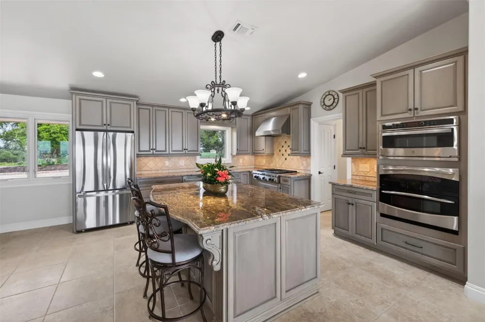 955 Skyline Drive Canyon Lake, TX 78133