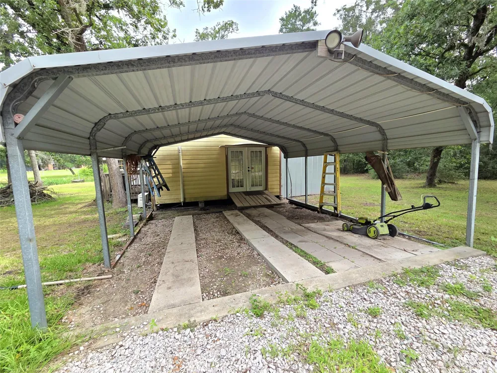 311 Chestnut Bend Huntsville, TX 77320