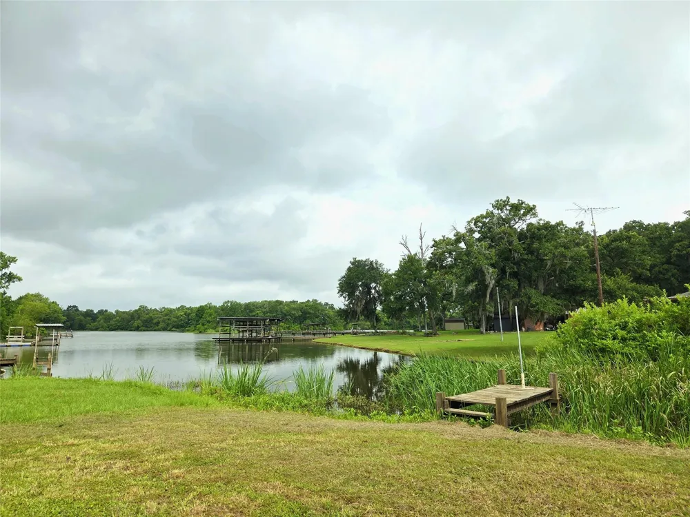 311 Chestnut Bend Huntsville, TX 77320