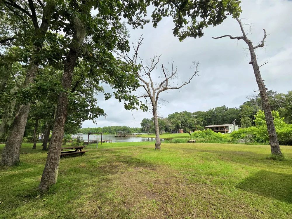 311 Chestnut Bend Huntsville, TX 77320