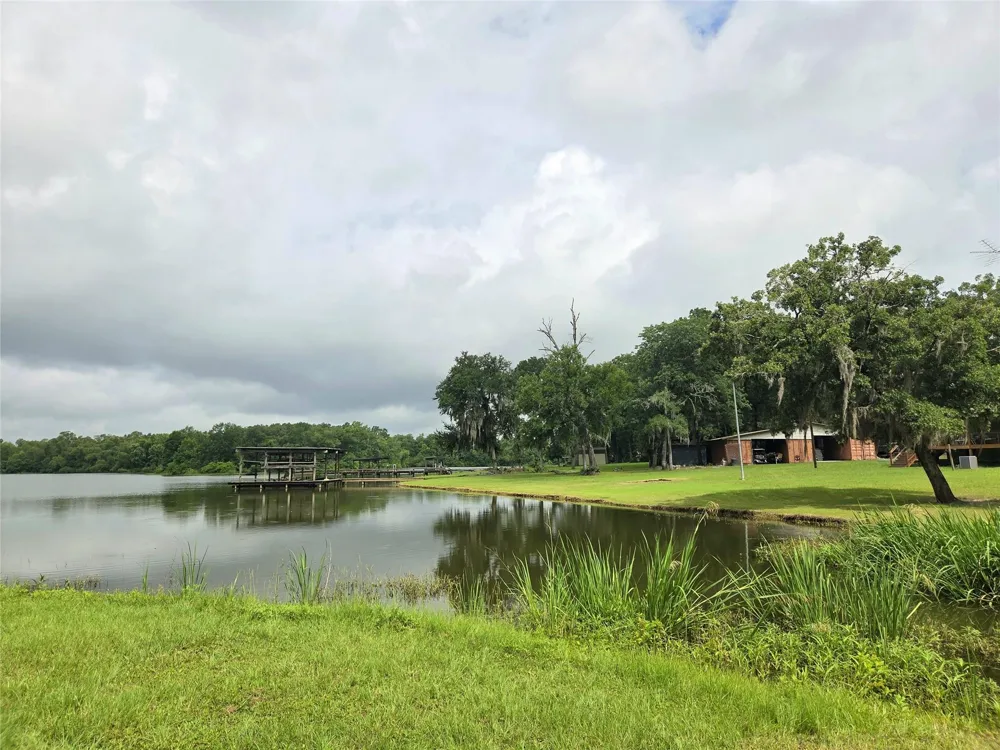 311 Chestnut Bend Huntsville, TX 77320