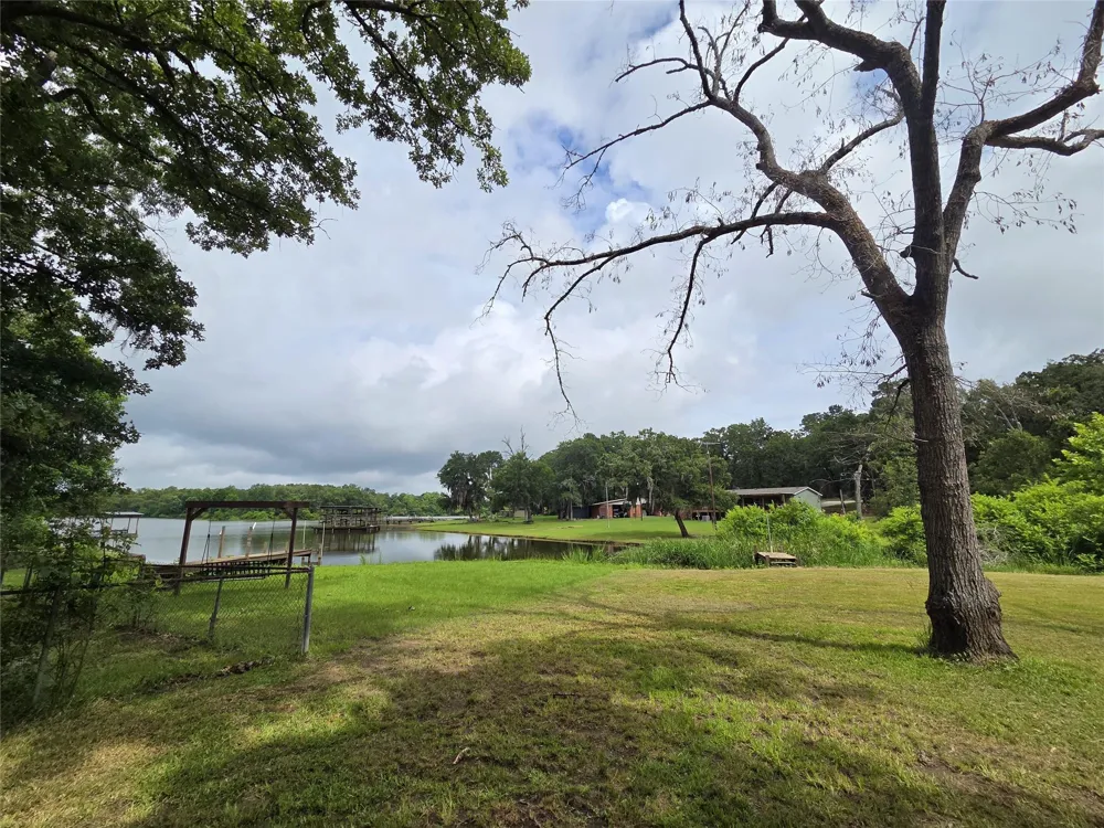 311 Chestnut Bend Huntsville, TX 77320