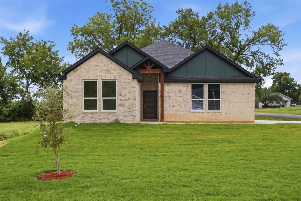 201 E Freeman Street Ennis, TX 75119