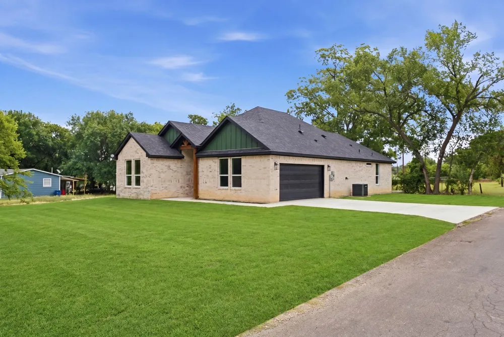 201 E Freeman Street Ennis, TX 75119