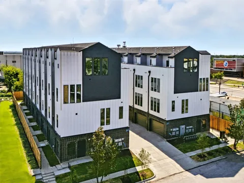 312 Lancaster Avenue