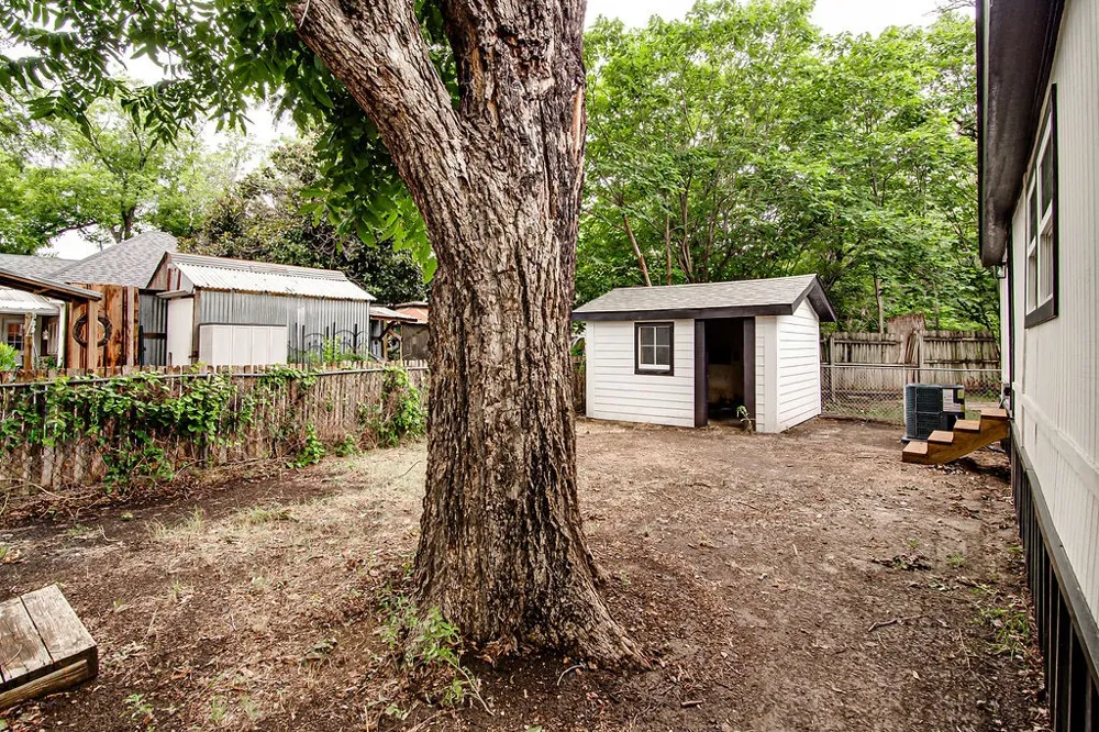 904 S Anglin Street Cleburne, TX 76031