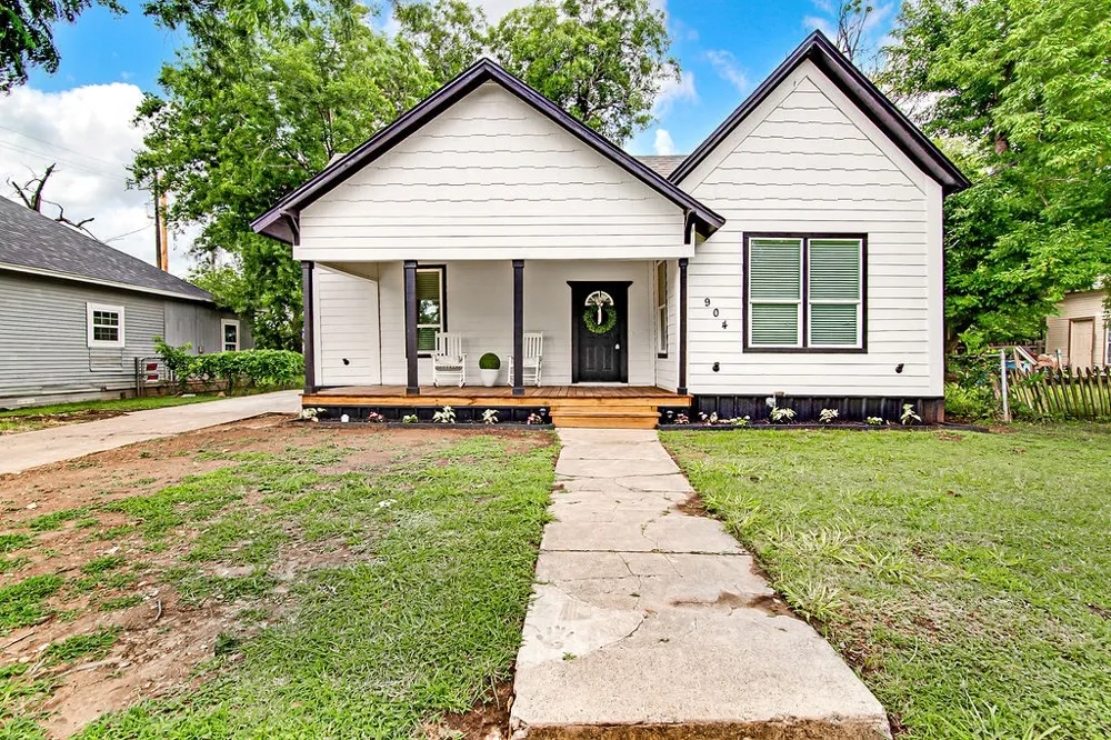 904 S Anglin Street Cleburne, TX 76031