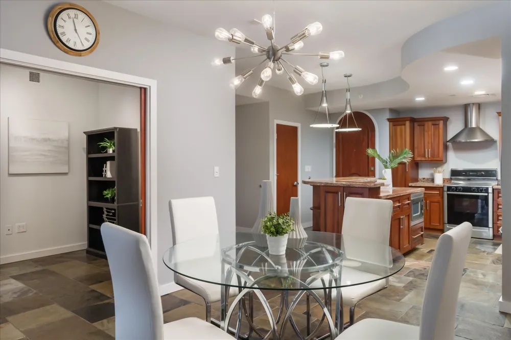 1812 West Avenue #207 Austin, TX 78701