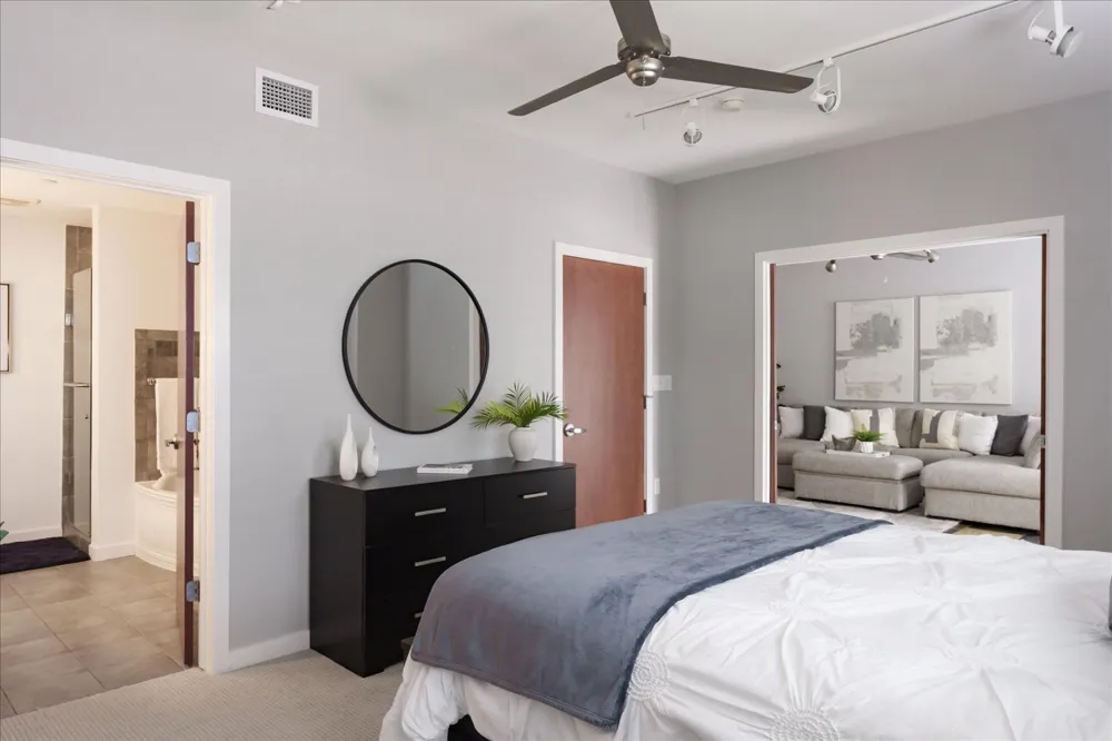 1812 West Avenue #207 Austin, TX 78701