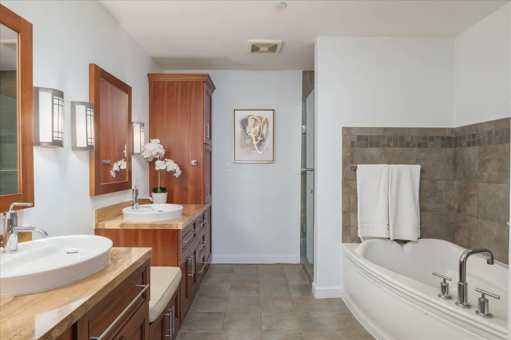 1812 West Avenue #207 Austin, TX 78701