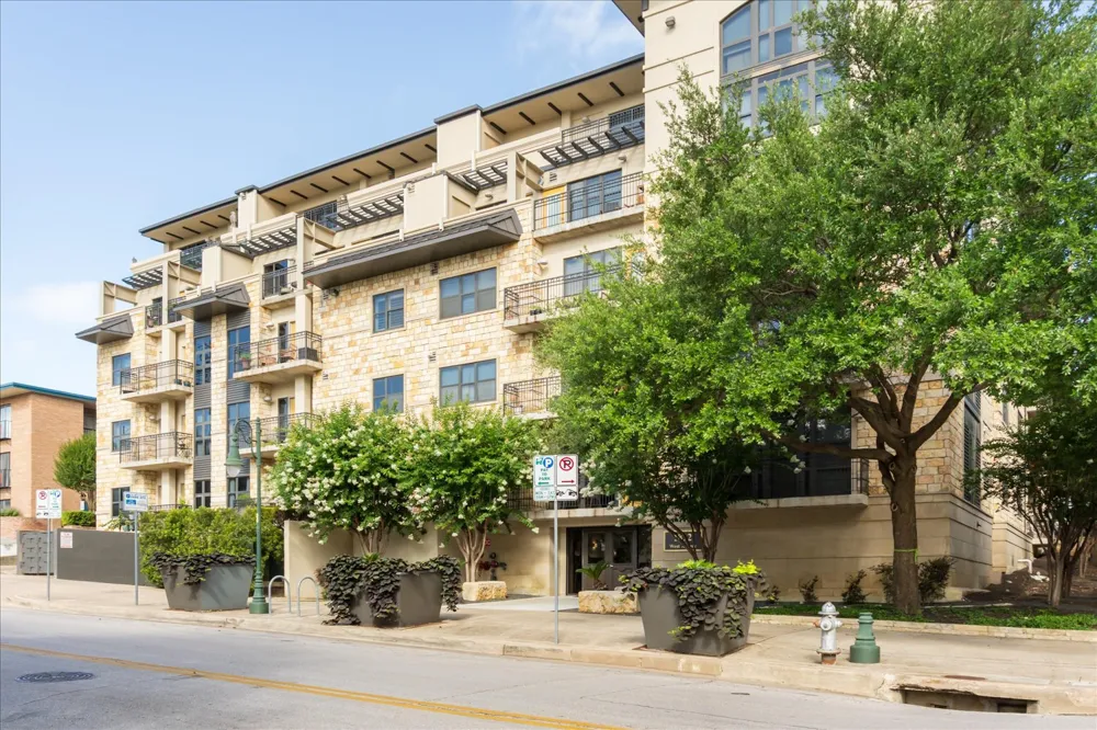 1812 West Avenue #207 Austin, TX 78701