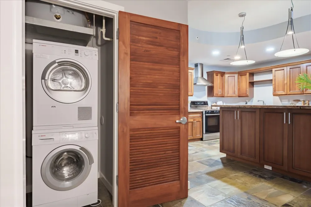 1812 West Avenue #207 Austin, TX 78701