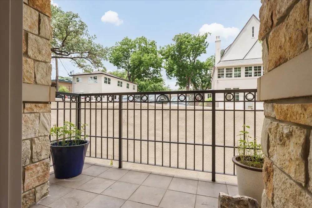 1812 West Avenue #207 Austin, TX 78701