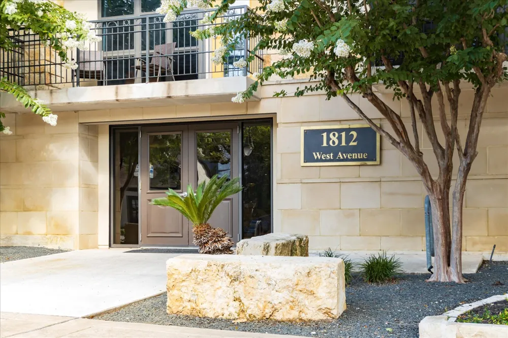 1812 West Avenue #207 Austin, TX 78701