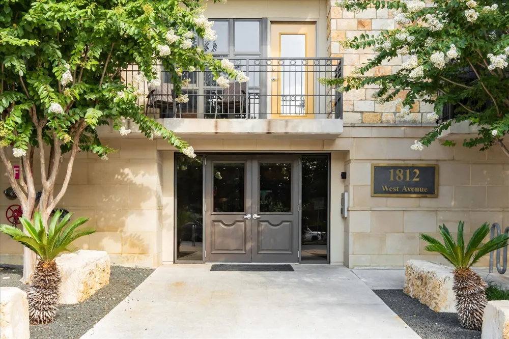 1812 West Avenue #207 Austin, TX 78701