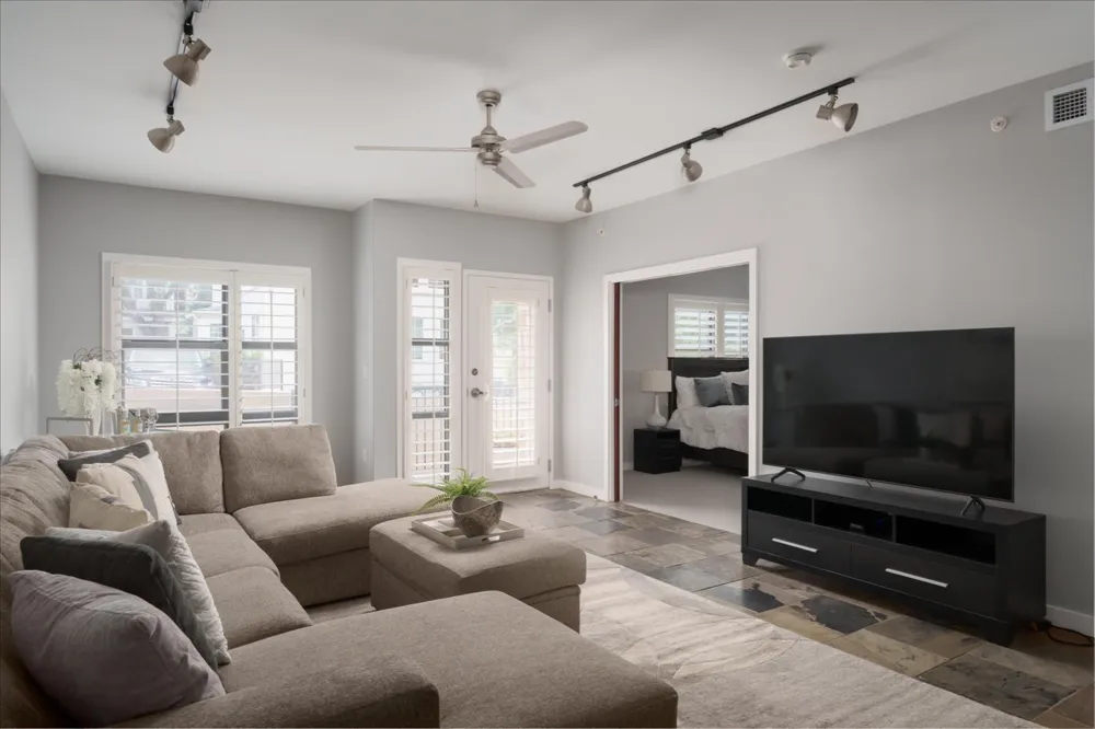 1812 West Avenue #207 Austin, TX 78701