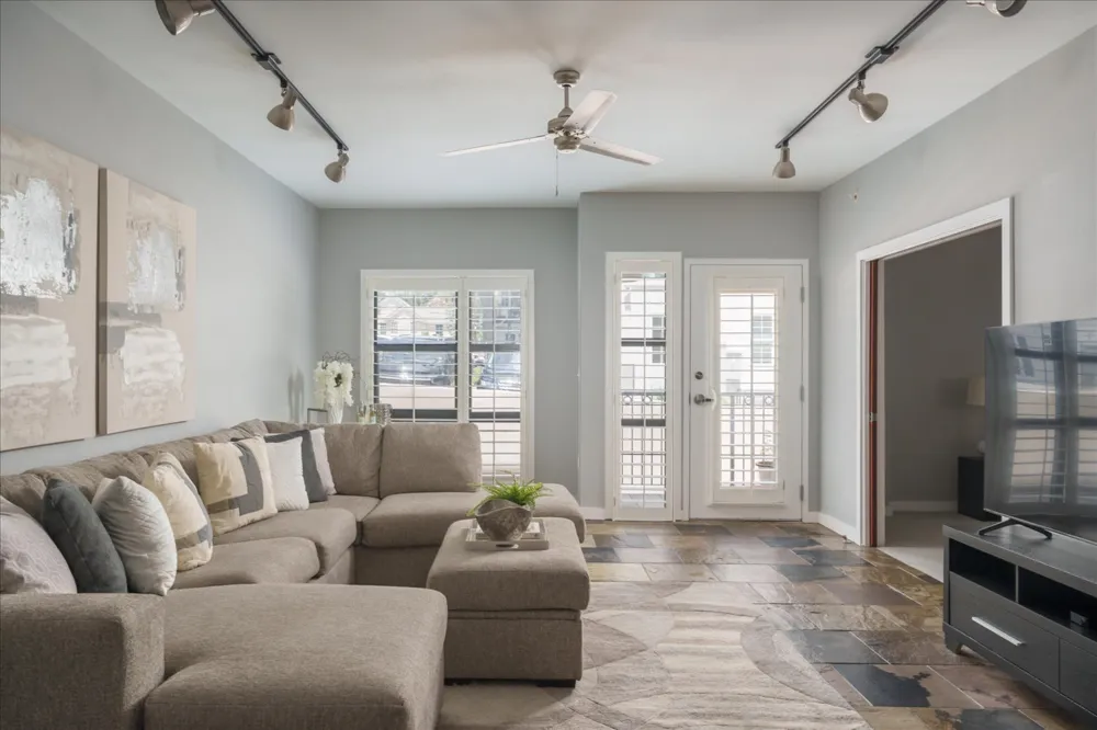 1812 West Avenue #207 Austin, TX 78701