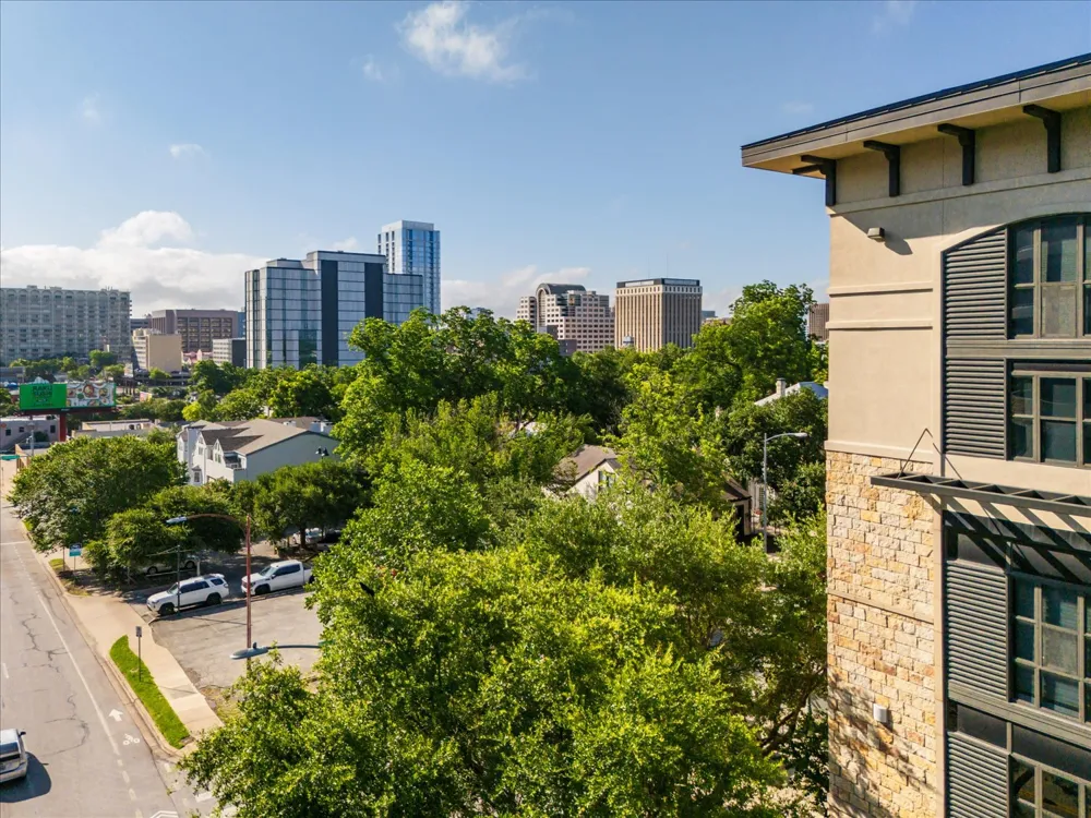 1812 West Avenue #207 Austin, TX 78701