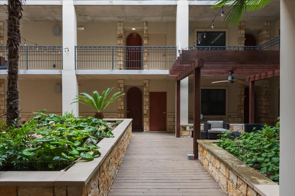 1812 West Avenue #207 Austin, TX 78701