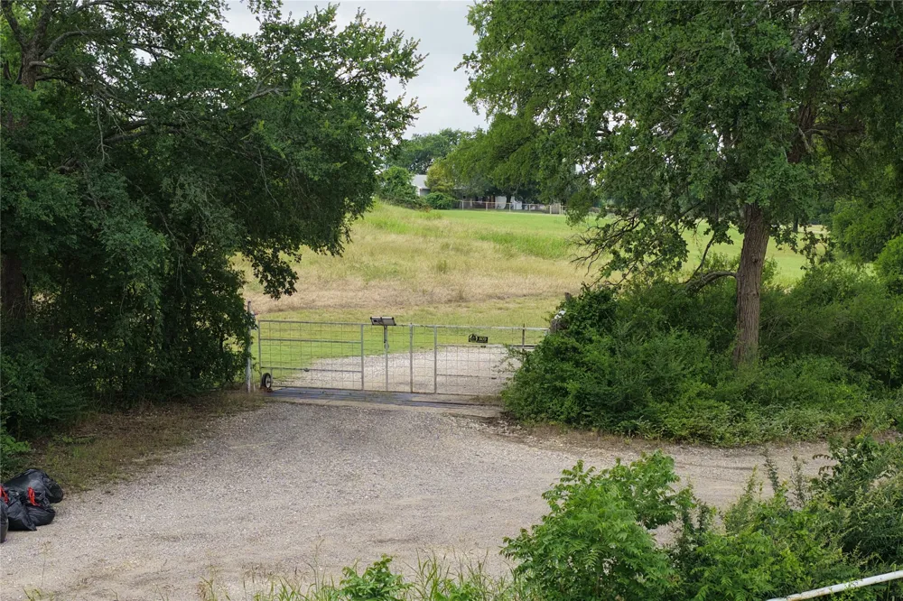 809 Stephenson Road Red Oak, TX 75154