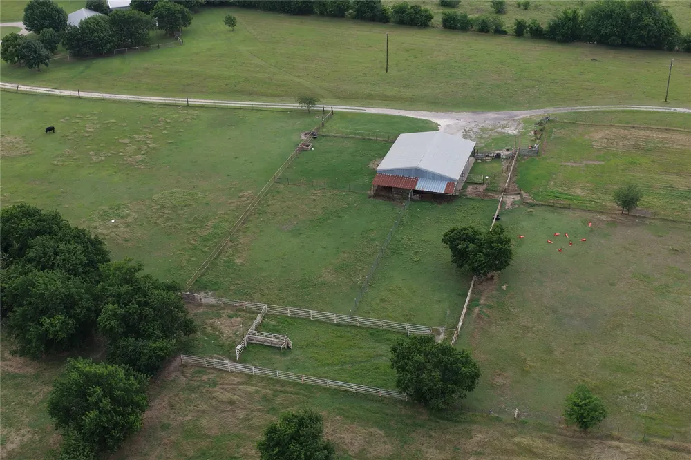 809 Stephenson Road Red Oak, TX 75154
