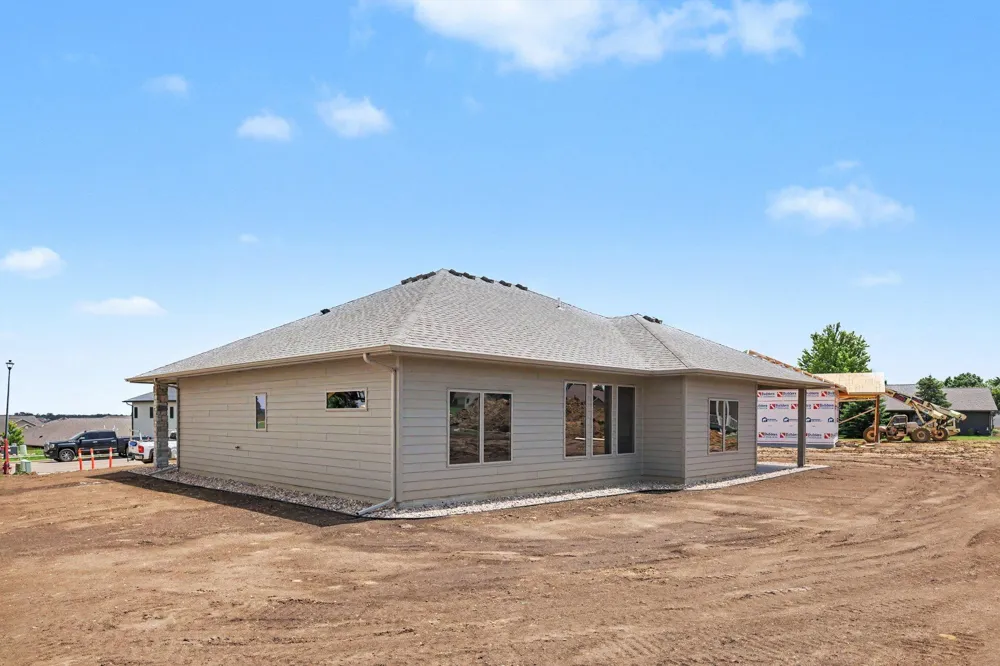 1507 Buffalo Ridge Drive Luverne, MN 56156