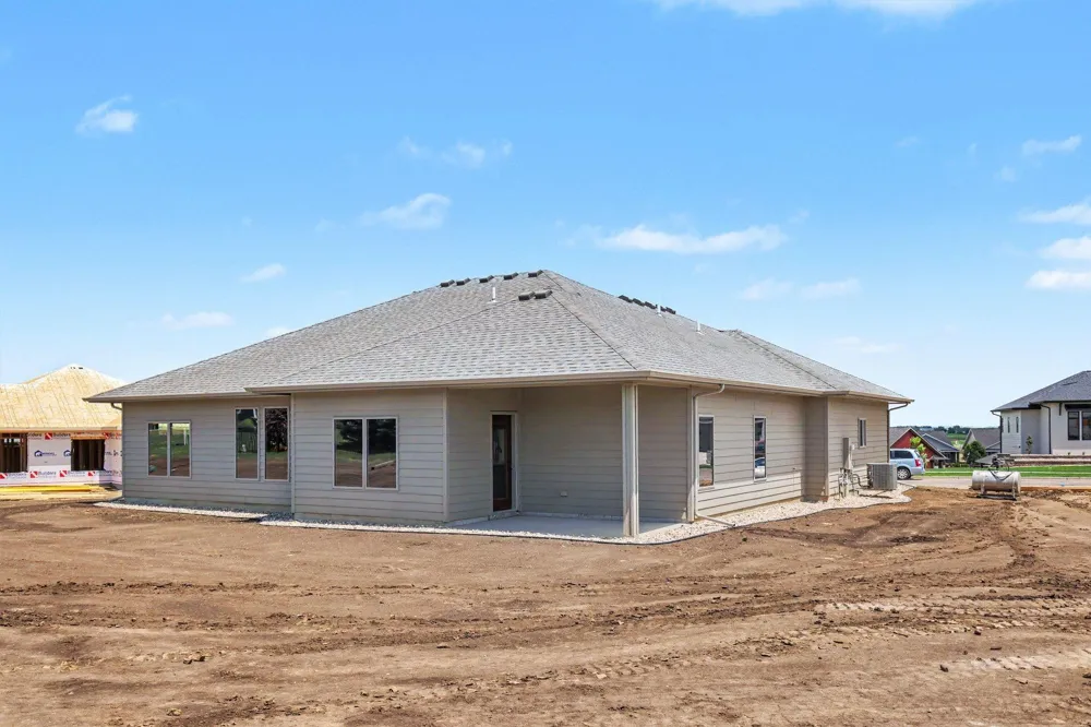 1507 Buffalo Ridge Drive Luverne, MN 56156