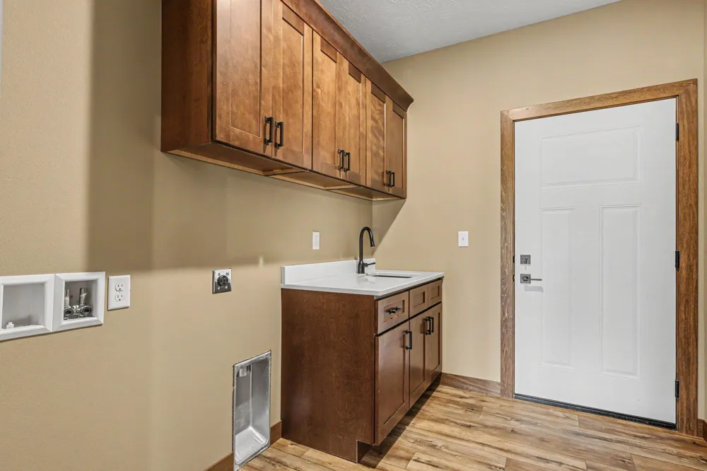 1507 Buffalo Ridge Drive Luverne, MN 56156