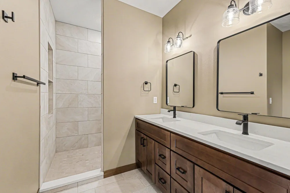 1507 Buffalo Ridge Drive Luverne, MN 56156