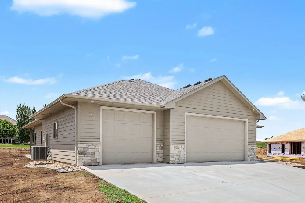 1507 Buffalo Ridge Drive Luverne, MN 56156