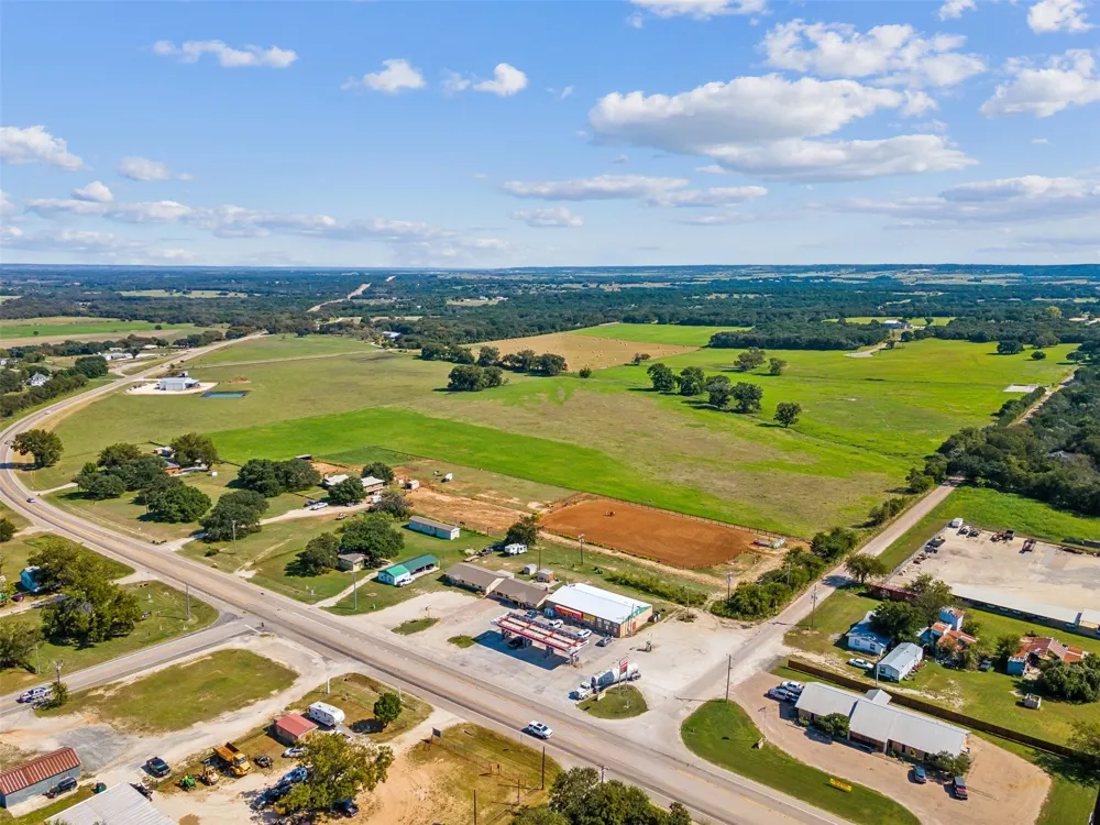324 E Highway 6 Iredell, TX 76649