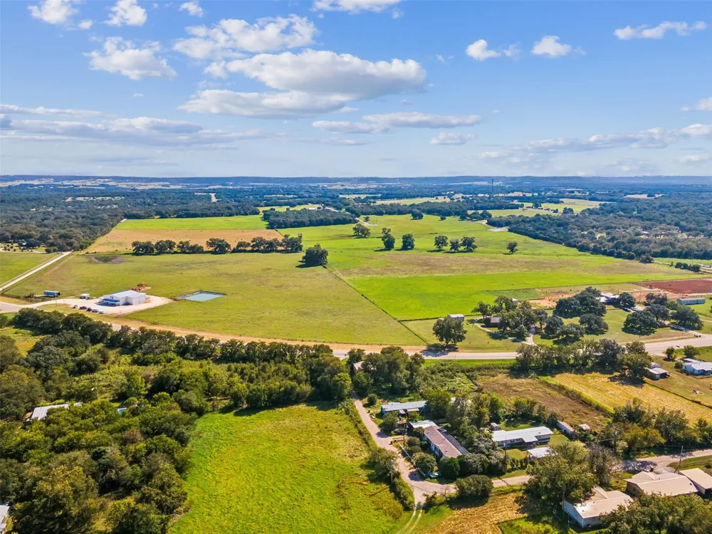324 E Highway 6 Iredell, TX 76649