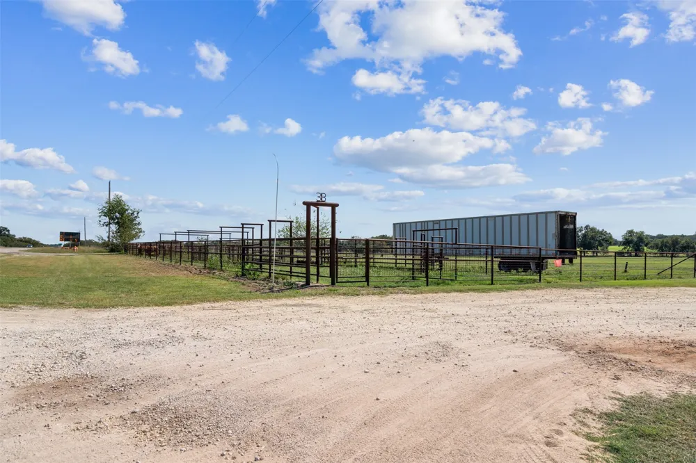 324 E Highway 6 Iredell, TX 76649