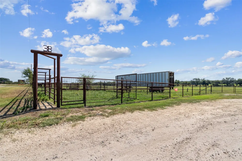 324 E Highway 6 Iredell, TX 76649