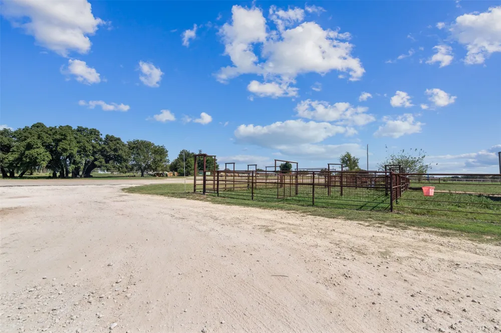 324 E Highway 6 Iredell, TX 76649