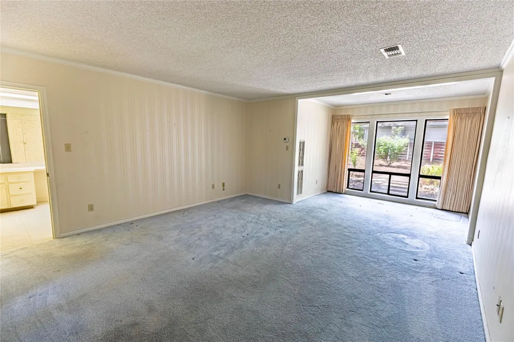 322 E O'bryant Street Bellville, TX 77418