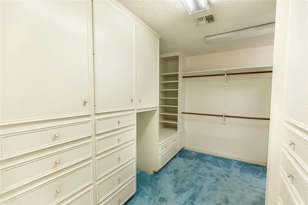 322 E O'bryant Street Bellville, TX 77418