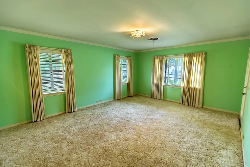 322 E O'bryant Street Bellville, TX 77418
