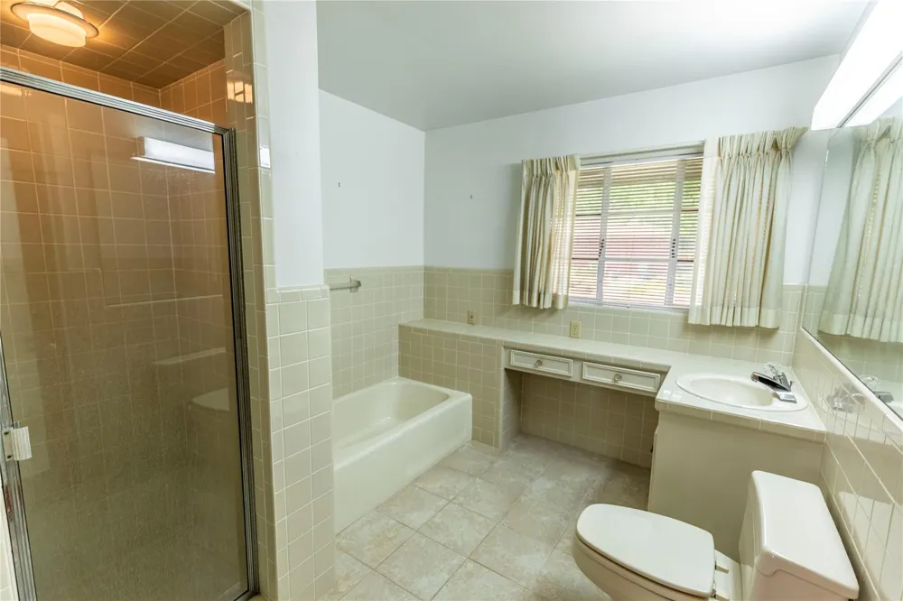 322 E O'bryant Street Bellville, TX 77418