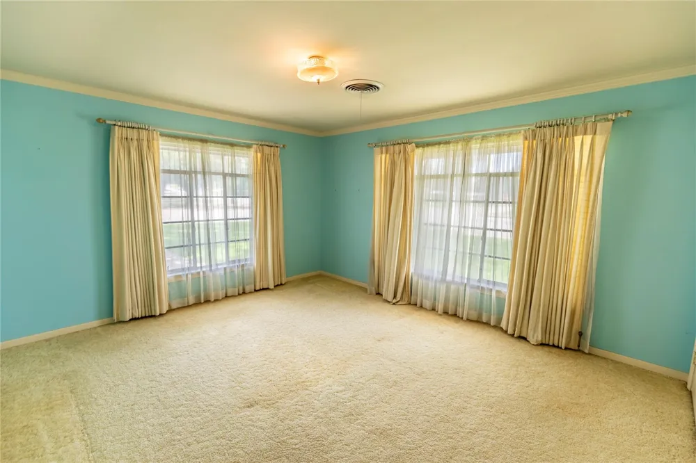 322 E O'bryant Street Bellville, TX 77418