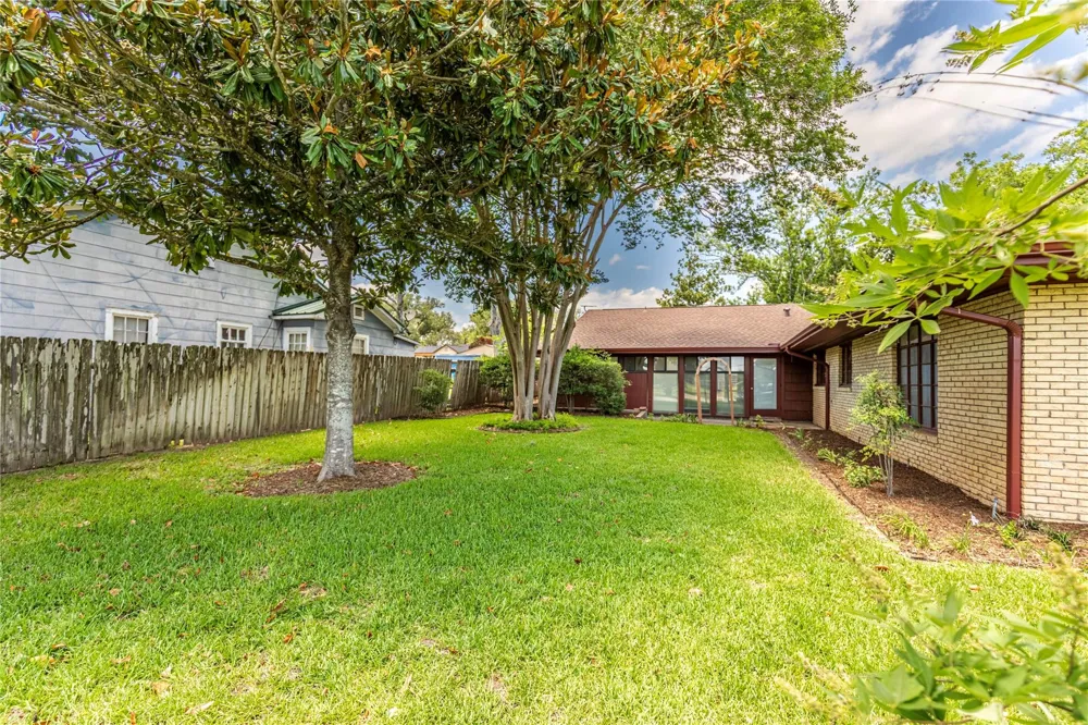 322 E O'bryant Street Bellville, TX 77418