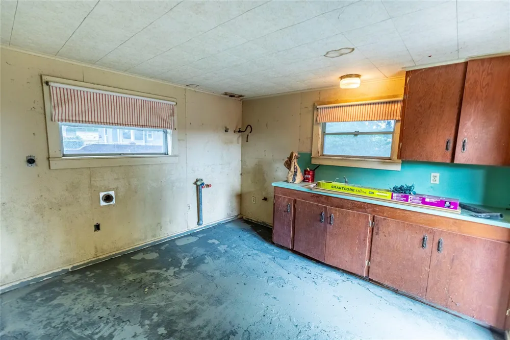 322 E O'bryant Street Bellville, TX 77418