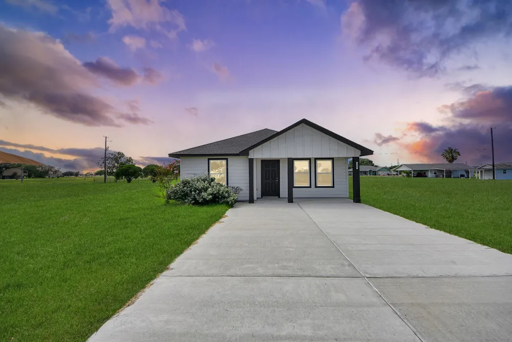 688 Swallow Drive Palacios, TX 77465