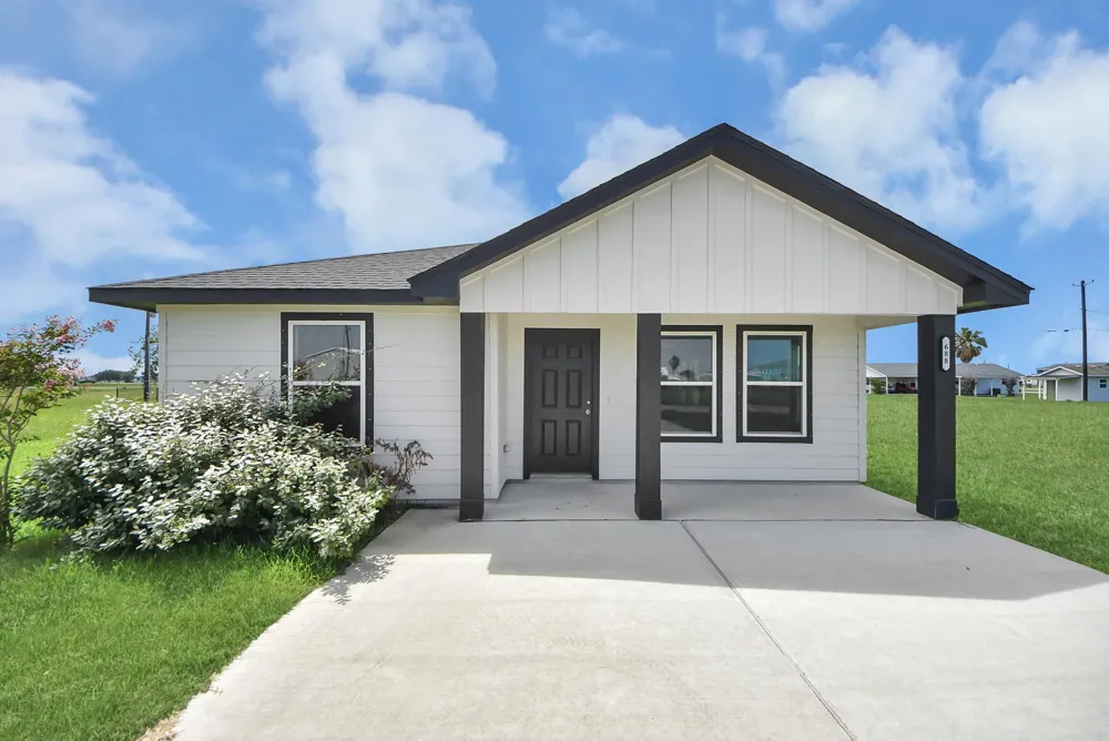 688 Swallow Drive Palacios, TX 77465