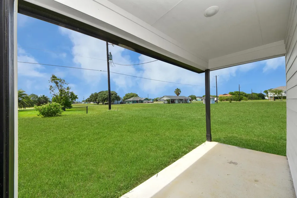 688 Swallow Drive Palacios, TX 77465