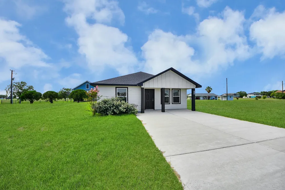 688 Swallow Drive Palacios, TX 77465