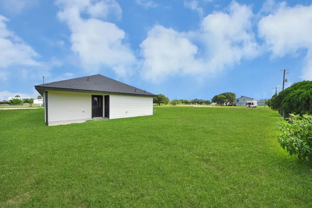 688 Swallow Drive Palacios, TX 77465