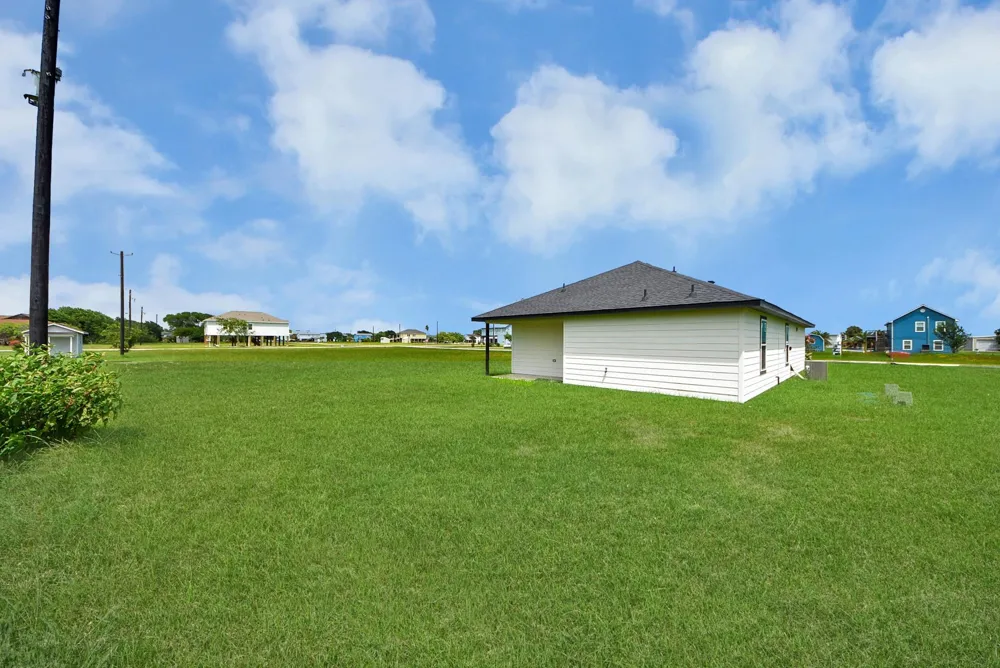 688 Swallow Drive Palacios, TX 77465